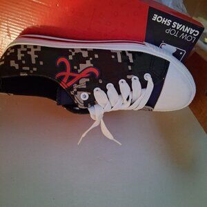 Atlanta Braves Foco Men's Shoes Size 8M